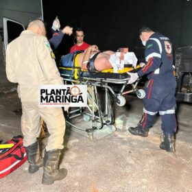 Fotos de Motorista perde controle de caminhão e derruba muro de empresa em Maringá, ele foi socorrido inconsciente