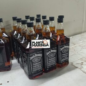 Fotos de Policia Militar fecha fábrica que falsificava Whiskey e vodka em Maringá  