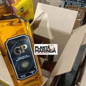 Fotos de Policia Militar fecha fábrica que falsificava Whiskey e vodka em Maringá  