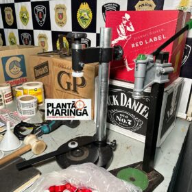 Fotos de Policia Militar fecha fábrica que falsificava Whiskey e vodka em Maringá  