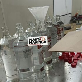 Fotos de Policia Militar fecha fábrica que falsificava Whiskey e vodka em Maringá  