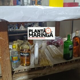 Fotos de Policia Militar fecha fábrica que falsificava Whiskey e vodka em Maringá  