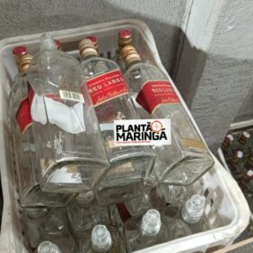 Fotos de Policia Militar fecha fábrica que falsificava Whiskey e vodka em Maringá  