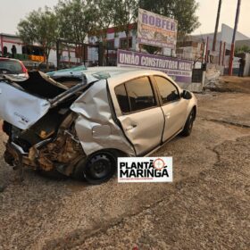 Fotos de Vídeo mostra carreta desgovernada atingindo quatro carros em Maringá