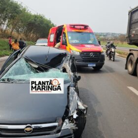 Fotos de Carro fica destruído após colisão com caminhão entre Iguatemi e Maringá