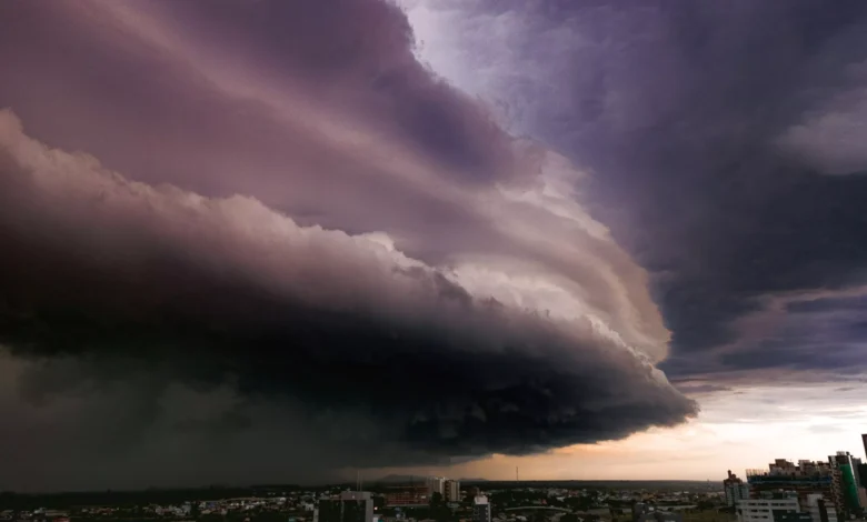 Fotos de 259 cidades entram em alerta para tempestade no Paraná; confira a lista