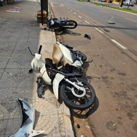 Fotos de Carro desgovernado provoca acidente grave na Avenida Mandacaru em Maringá