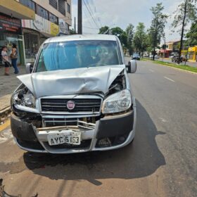 Fotos de Carro desgovernado provoca acidente grave na Avenida Mandacaru em Maringá