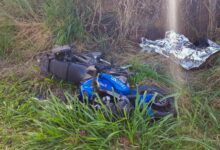 Fotos de Homem com moto com placa de Maringá morre após grave acidente na BR-376; caminhoneiro fugiu