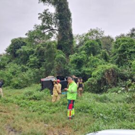 Fotos de Dois policiais militares morrem e três ficam feridos em capotamento de carro na BR-376