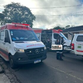 Fotos de Motorista embriagado bate em árvore e invade residência em Maringá; duas pessoas ficaram feridas