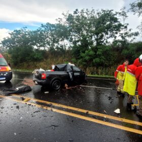 Fotos de Motorista morre após colisão frontal entre caminhão e Saveiro com placa de Maringá