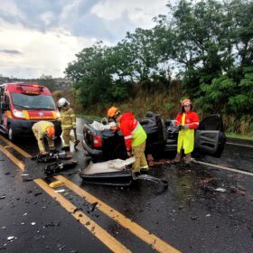 Fotos de Motorista morre após colisão frontal entre caminhão e Saveiro com placa de Maringá