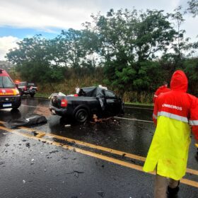 Fotos de Motorista morre após colisão frontal entre caminhão e Saveiro com placa de Maringá