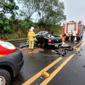 Fotos de Motorista morre após colisão frontal entre caminhão e Saveiro com placa de Maringá