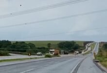 Fotos de Temporal derruba torre de energia, telhado de escola e árvores pelo Paraná