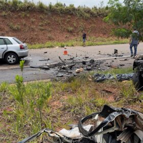 Fotos de Três pessoas morrem no choque entre veículos trecho da BR-487