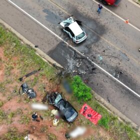 Fotos de Três pessoas morrem no choque entre veículos trecho da BR-487