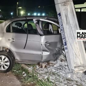 Fotos de Video mostra motorista batendo carro violentamente em poste