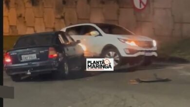 Fotos de Vídeo mostra motorista em fúria colidindo carro com outro veículo em Maringá