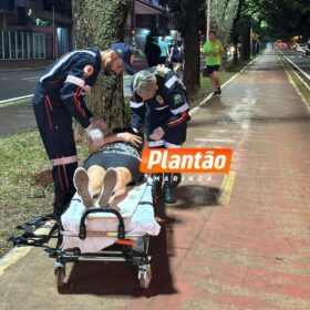 Fotos de Câmera de segurança registra capotamento após colisão em Maringá