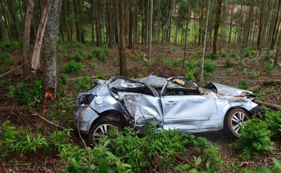 Fotos de Duas pessoas morrem em capotamento na PR-462