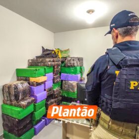 Fotos de PRF de Maringá apreende quase duas tonelada de maconha escondida em carreta na BR-376