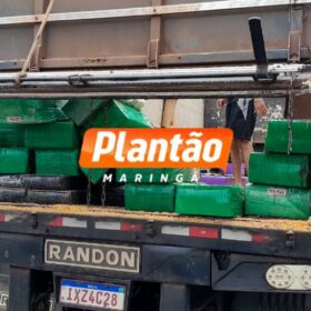 Fotos de PRF de Maringá apreende quase duas tonelada de maconha escondida em carreta na BR-376