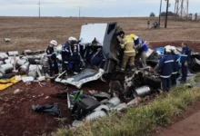 Fotos de Barris de chope são espalhados após tombamento de carreta em rodovia no Paraná