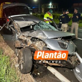 Fotos de Carro fica destruído após acidente no Contorno Norte de Marialva mobiliza socorristas