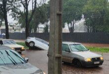 Fotos de Chuva provoca alagamentos e transtornos em Maringá e Sarandi; VÍDEOS