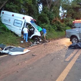 Fotos de Colisão frontal na PR-082 deixa dois mortos e uma mulher ferida