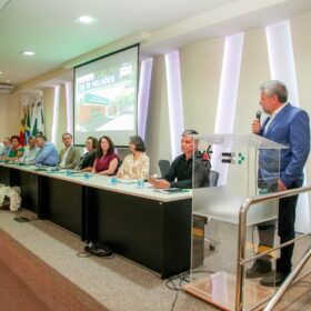 Fotos de Maringá: Deputado Jacovós participa do repasse de R$ 19 milhões para conclusão de obras no HU/UEM