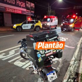 Fotos de Câmera registra acidente entre duas motos que deixou mulher em estado gravíssimo, em Maringá