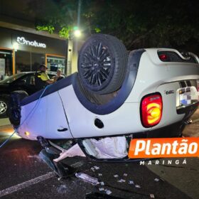 Fotos de Condutora abandona veículo após capotamento na Avenida São Paulo