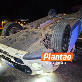 Fotos de Condutora abandona veículo após capotamento na Avenida São Paulo