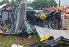 Fotos de Grave colisão na PR-323 deixa condutora presa às ferragens nesta quarta-feira