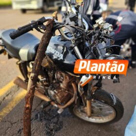 Fotos de Motociclista fica em estado grave após colisão traseira com caminhão no Contorno Sul em Maringá