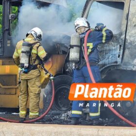 Fotos de Vídeo mostra carreta explodindo após colisão com dois caminhões em Maringá, duas pessoas morreram