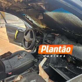 Fotos de Carro pega fogo após motorista com suspeita de embriaguez perde controle e bater com muro em Mandaguaçu