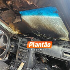 Fotos de Carro pega fogo após motorista com suspeita de embriaguez perde controle e bater com muro em Mandaguaçu