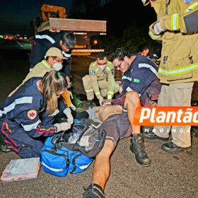 Fotos de Motociclista fica gravemente ferido após bater na traseira de caminhão em Maringá