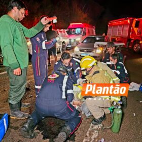 Fotos de Motociclista fica gravemente ferido após bater na traseira de caminhão em Maringá